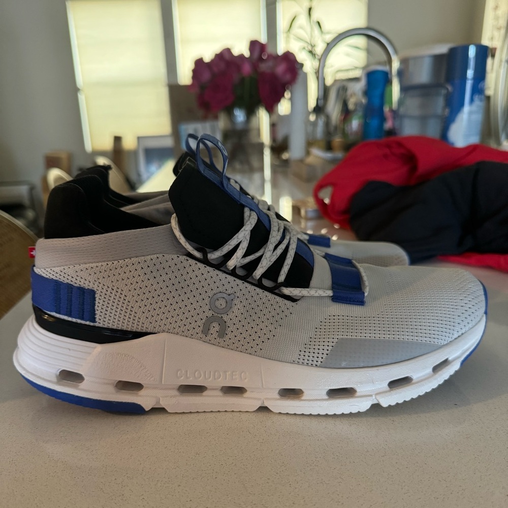 ON Cloudnova Women’s Size 9.5